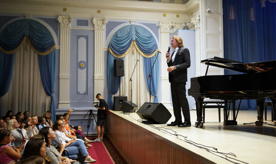Дмитрий Маликов провел мастер-класс для юных музыкантов Прибайкалья